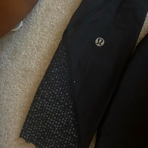 Lululemon Size 4 Scalloped Leggings